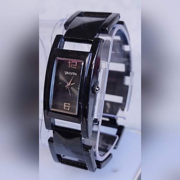 Valletta Accessories Valletta Sleek Look Black Dial Rectangle Face Link Bracelet Watch Bn